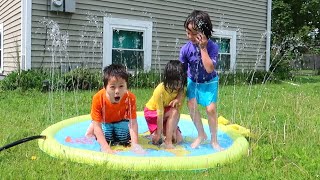SO FUN - Our Kids Go Crazy for this Sprinkler Splash Mat Kiddie Pool | Kids Toy Review