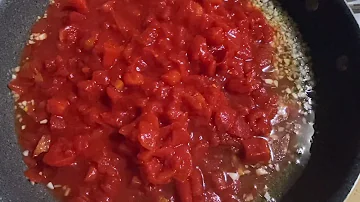 Jak nahradit rajčatovou omáčku nakrájenými rajčaty?