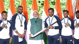 PM Modi Meets Indian Olympic contingent at his residence in Delhi. screenshot 3