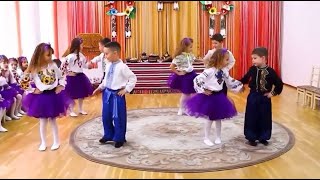 танець "Маруся 1,2,3"
