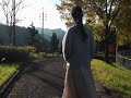 2019 11月下旬 紅葉お出かけ 青／ベージュ花柄ロングプリーツスカート