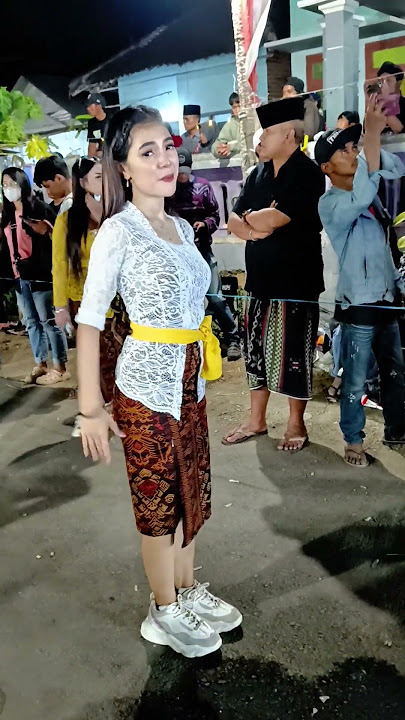 AYUNE DELA POYZ