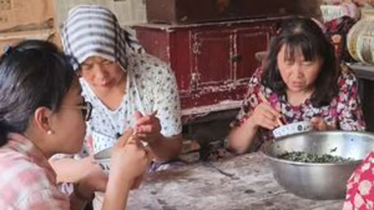 今天吃的蒸地瓜叶子！#原创视频 #抖音记录农村生活 @抖音小助手