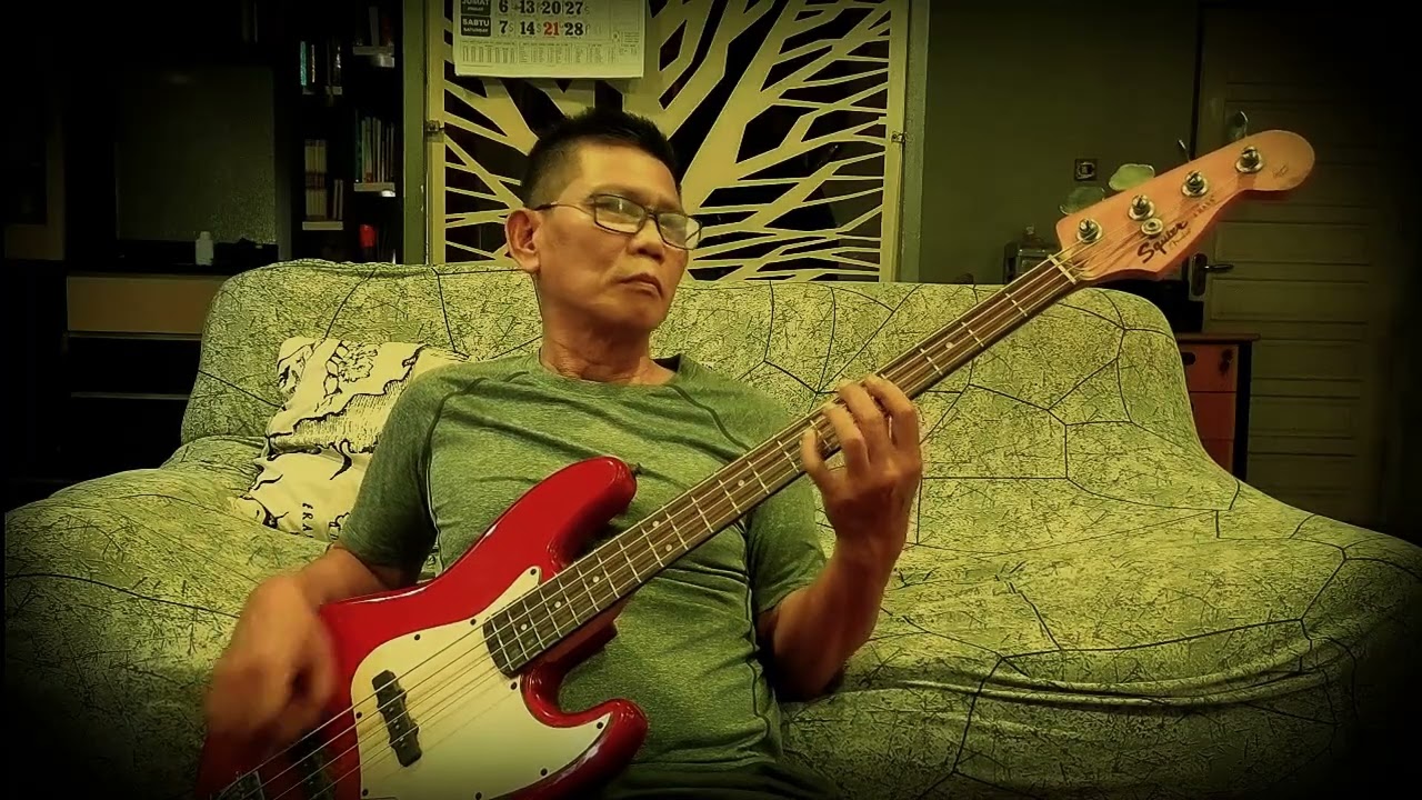 HYSTERIA -  MUSE   (ARABIAN version Bass COVER)