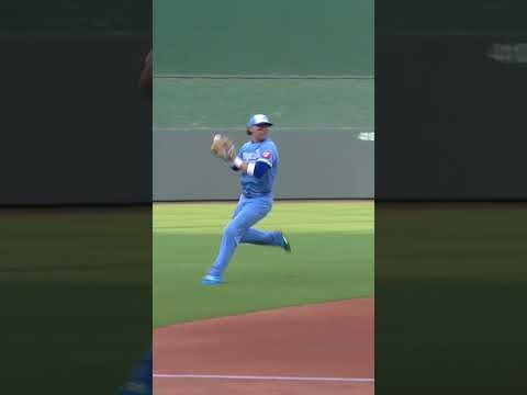 Bobby Witt Jr. making the impossible look easy π±