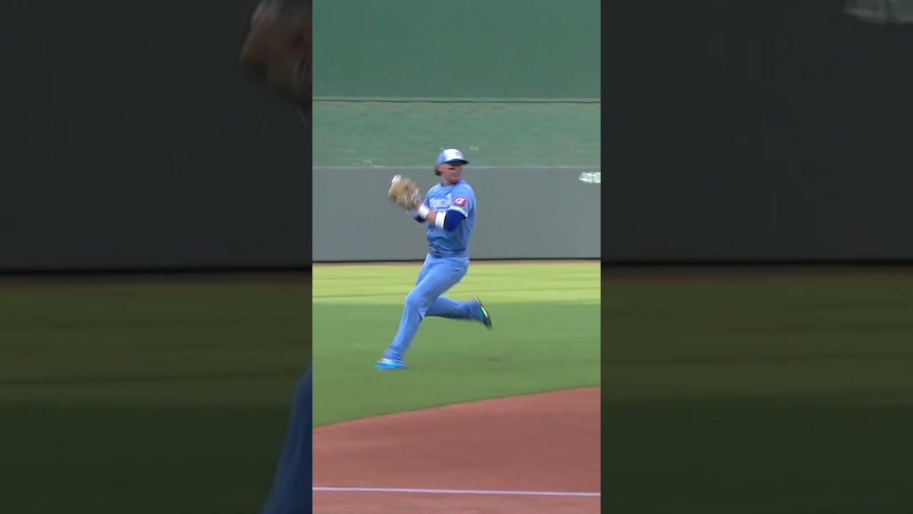 Bobby Witt Jr. making the impossible look easy 😱