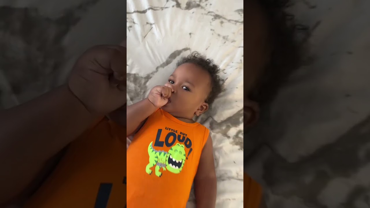 A fun and relaxing baby bath time