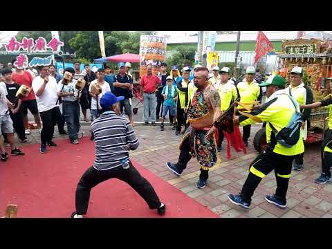 轎班拜廟一半忽然起駕、搶著淨香抹黑臉 (瓦磘村後大厝後隆宮、池府千歲)