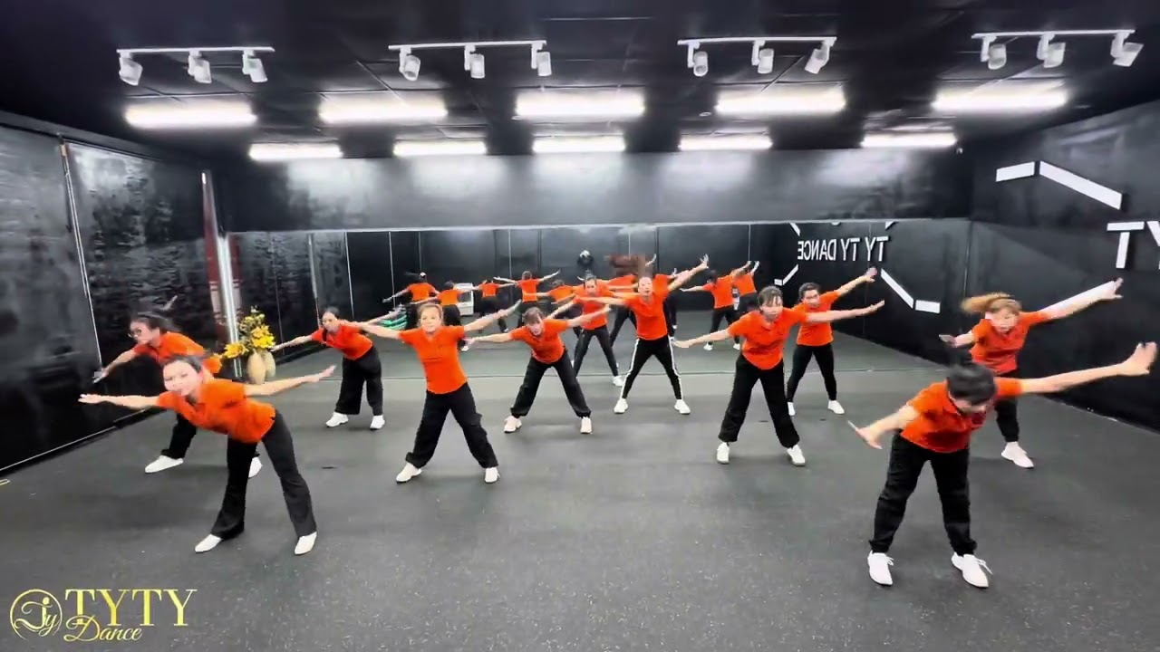 Mái trường em học bao điều hay | aerobic | múa khai giảng | 20/11