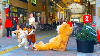 บุชแมนเล่นตลกกับตุ๊กตาหมียักษ์ : Bushining Christmas 2022