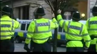 Europe - UK - Birmingham - 20110808 - 4 - Rioters seen looting local stores (news report).
