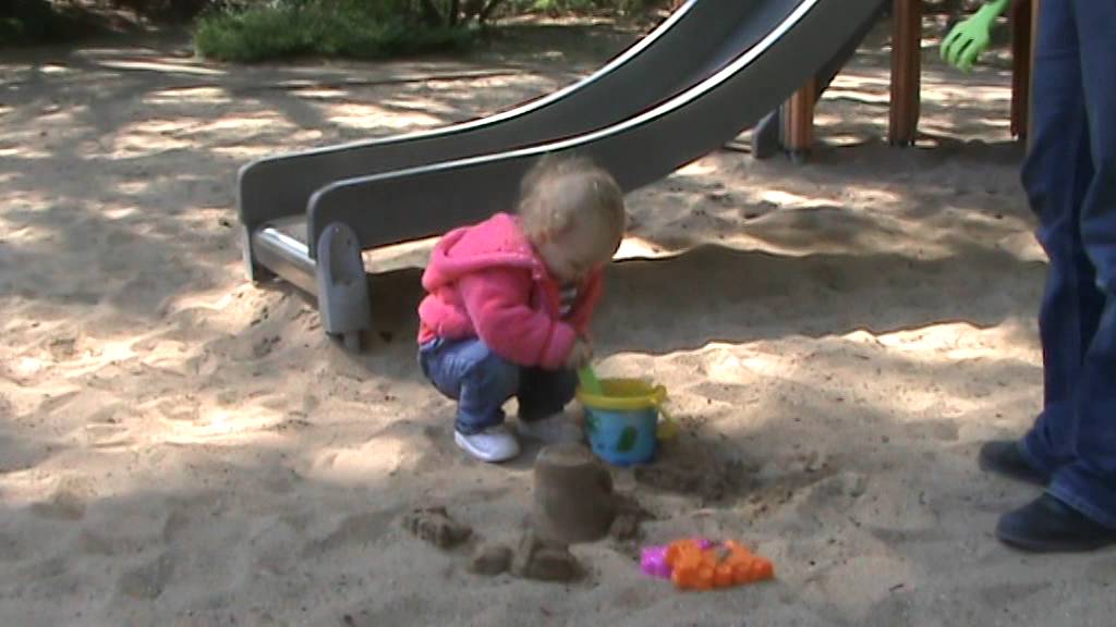 2014 04 16   Roxy auf dem Spielplatz in der Gruga