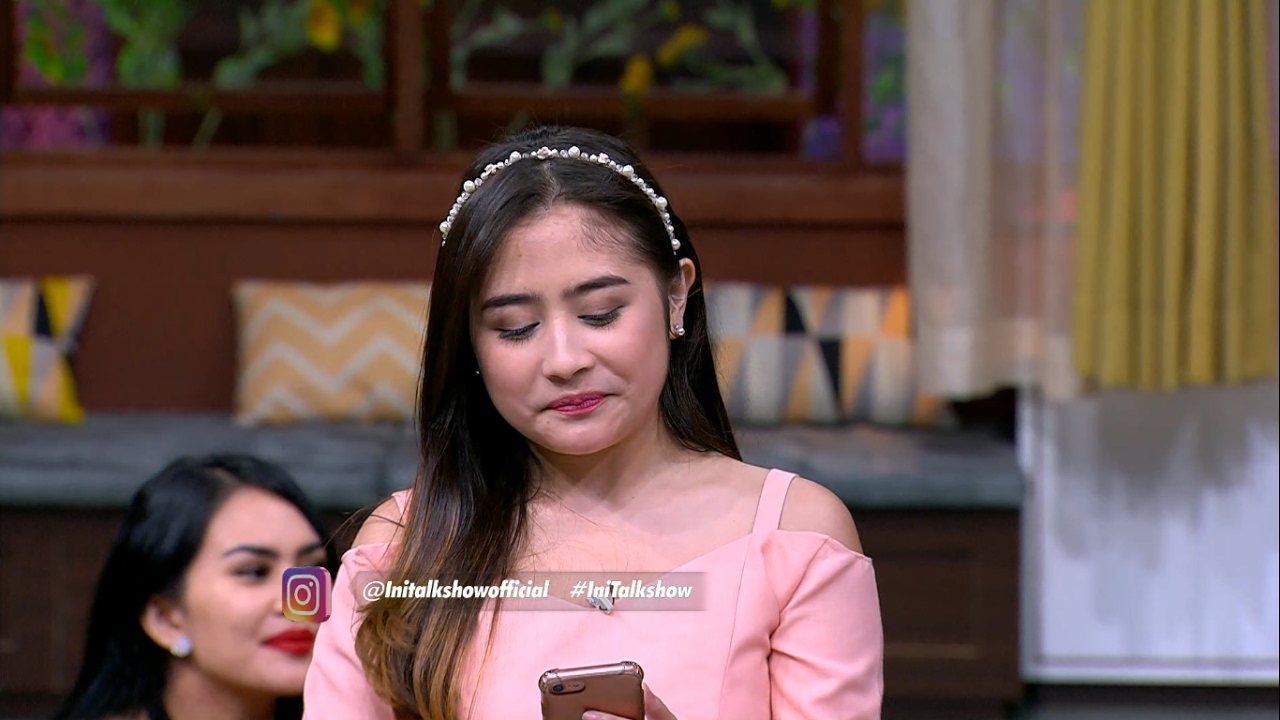 Andre Terhipnotis Sajak Prilly Latuconsina 