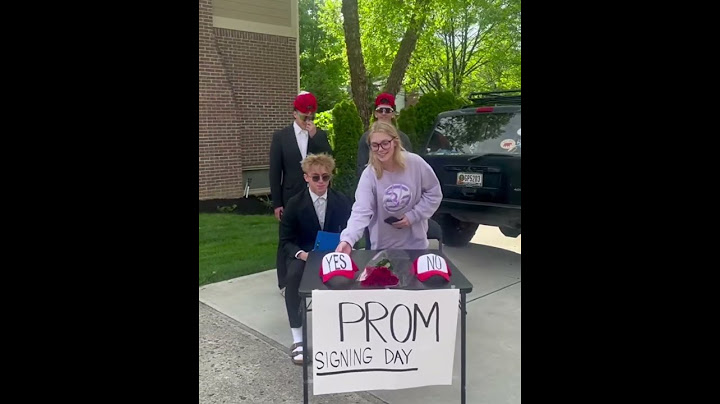 Signing day promposal 👏 (via @aj_cdog11/TT)