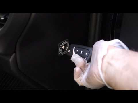 Video: Come si spegne la luce dell'airbag su una Toyota Corolla?