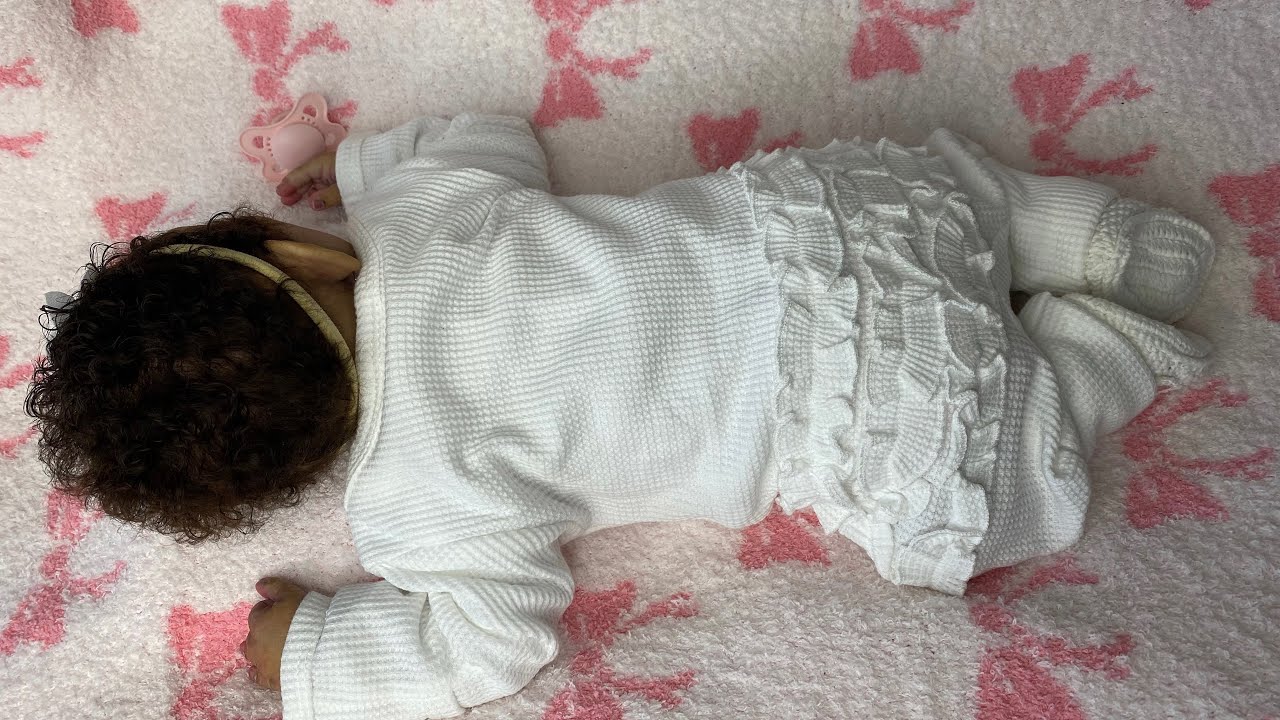 Drink & Wet Feeding & Changing Laila🎀