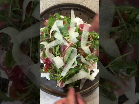 꿀멜론 부라타 치즈 샐러드