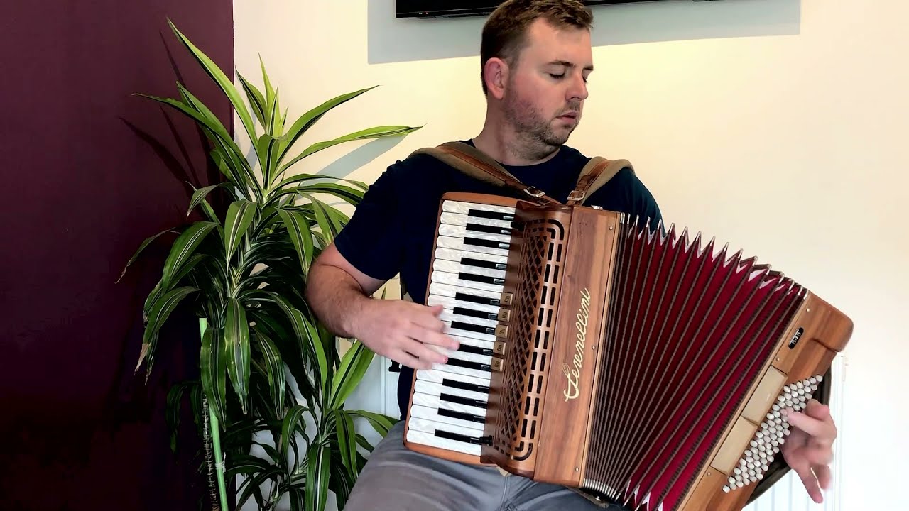The Mason's Apron - Traditional Irish Reel on Piano Accordion