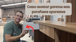Gaveta com corrediças ocultas e sem parafusos aparentes 