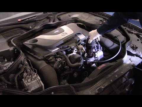 فيديو: كم هو تغيير الزيت في سيارة مرسيدس e350؟