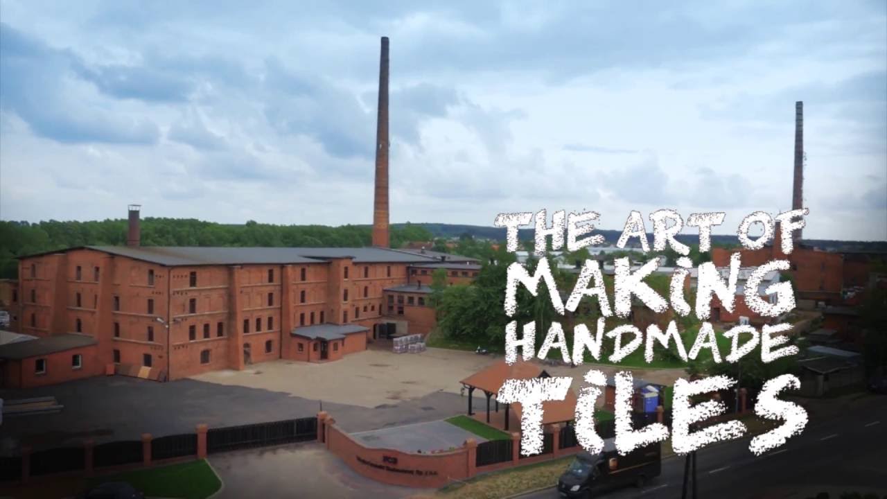 Kadr z filmu HERITAGE: ręcznie wytwarzana dachówka ceramiczna