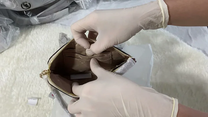 MICHAEL KORS Jet Set Travel Large Logo Wristlet Color VANILLA