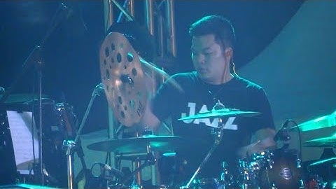 [HD] Tompi - Bawa Daku | Corcovado | Menghujam Jantungku - Prambanan Jazz 2017 [FANCAM]