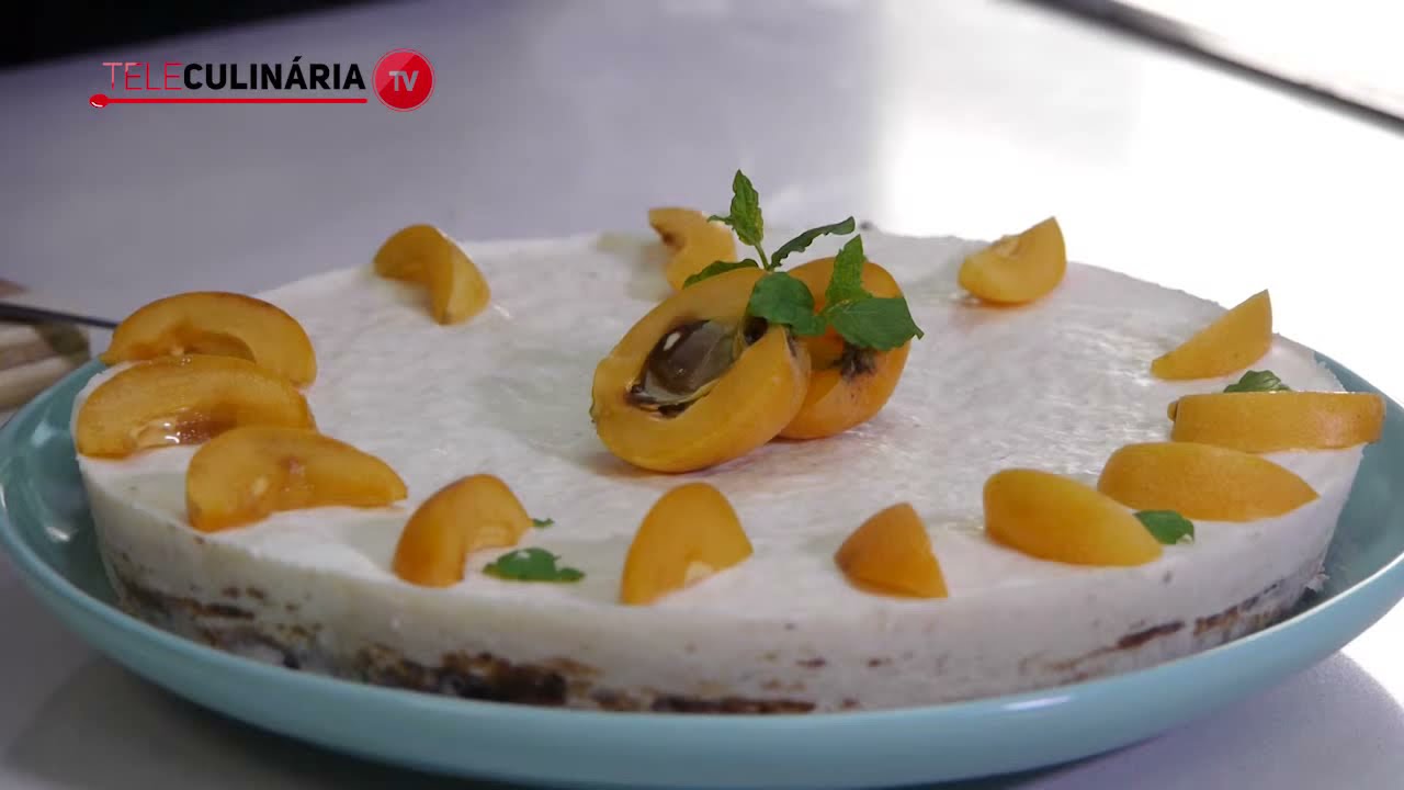 Bolo de café e nêsperas