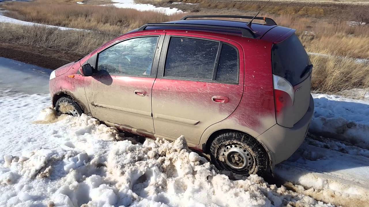 Чери Кимо штурмуем сугроб 2 - YouTube