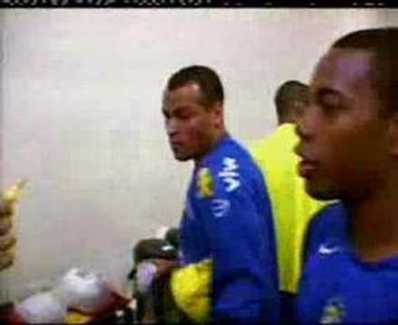 Robinho hits Ronaldo