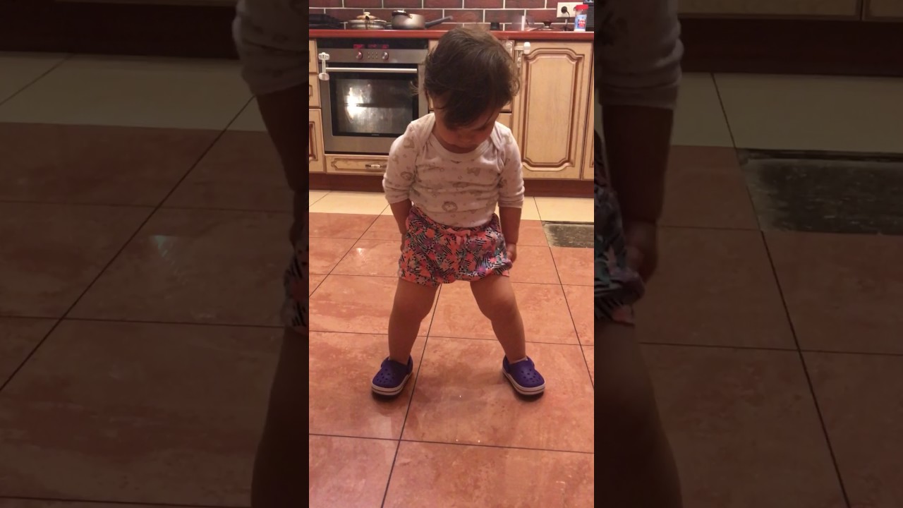 Ребёнок танцует. Despacito. Танцы . Dance YouTube