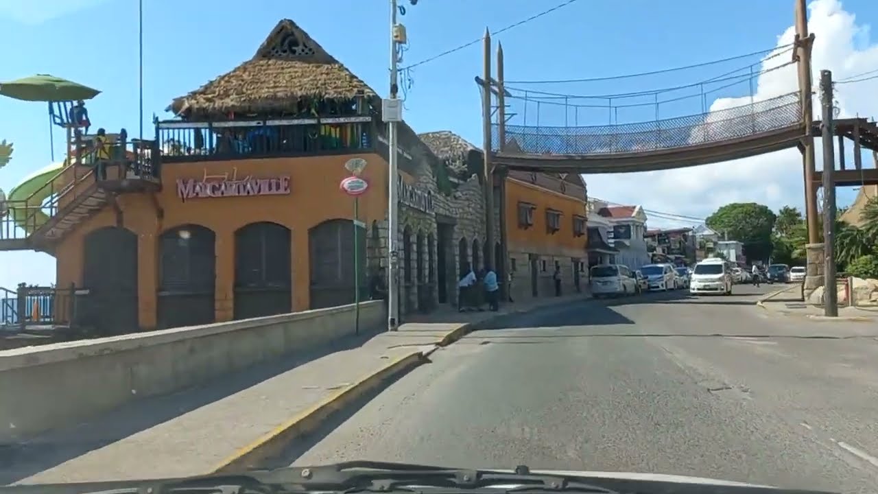 👀 Хип-стрип в Мобай-Сент-Джеймс, Ямайка, до урагана Мелисса. 🇯🇲.