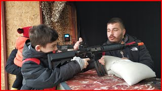 Yağız Babası ve Can ile Atış Poligonunda Tüfekle Atış Yaptı Hedefi Sağlam Vurdu  Funny Videos -funy- screenshot 2