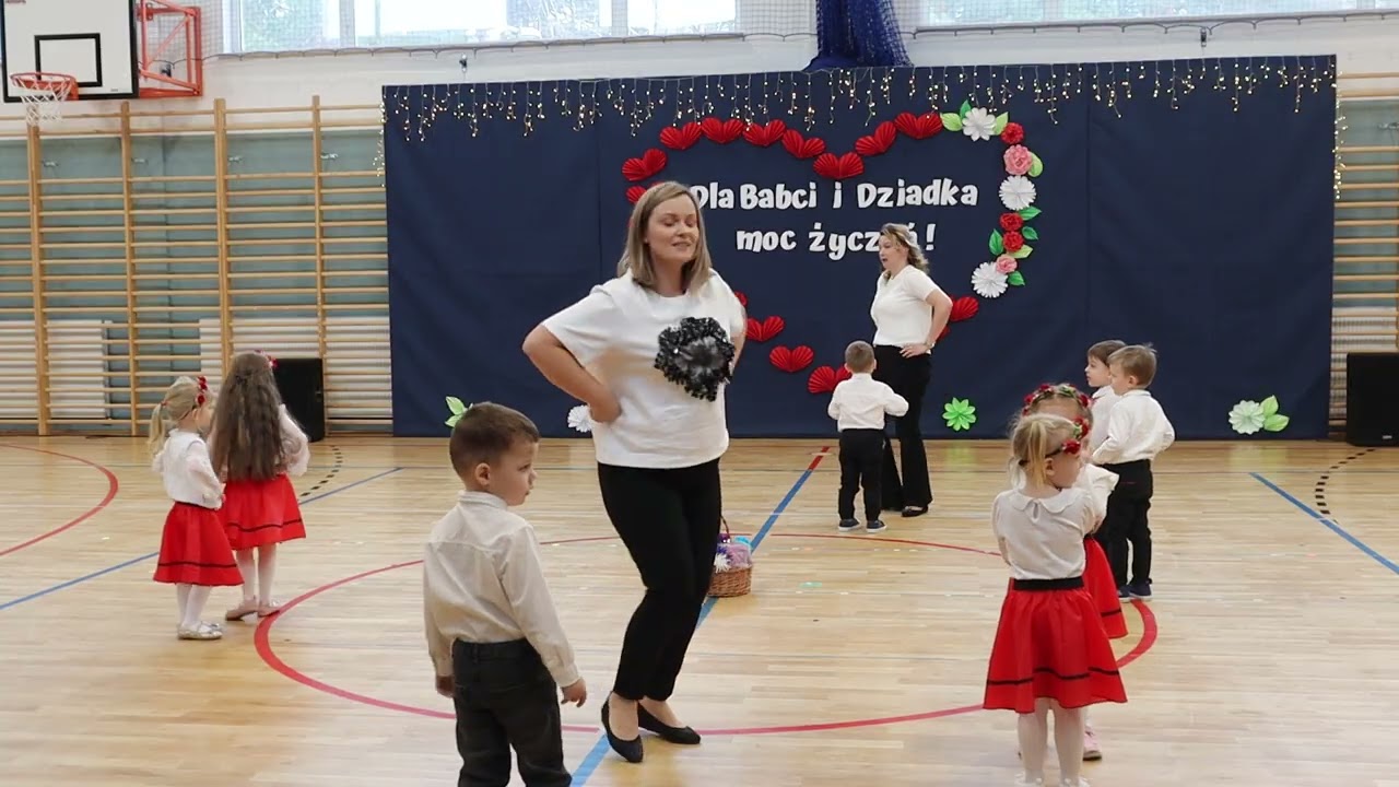 Dzień Babci i Dziadka występ grupa Misie