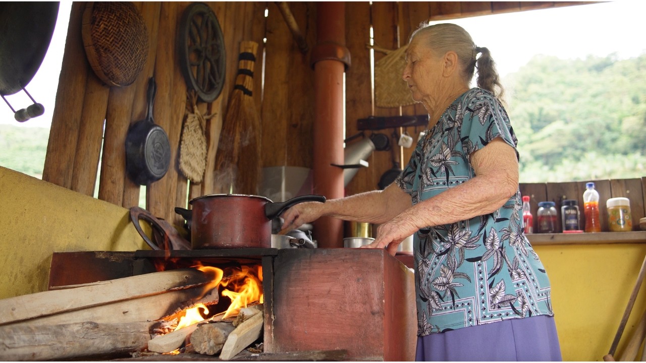 Настоящий деревенский обед, приготовленный на дровах