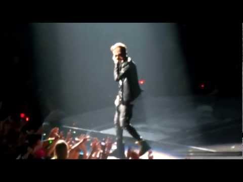 Beliebers JB ask a fan in the crowd at Los Angeles Staples Center what her dream is..listen to what she responds to him...then he performs Believe just for h...