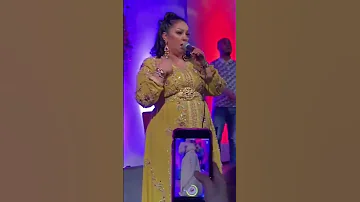 شابة دليلة شكون هذه تنسيك فيا جاها القفطان واعر رأيكم 