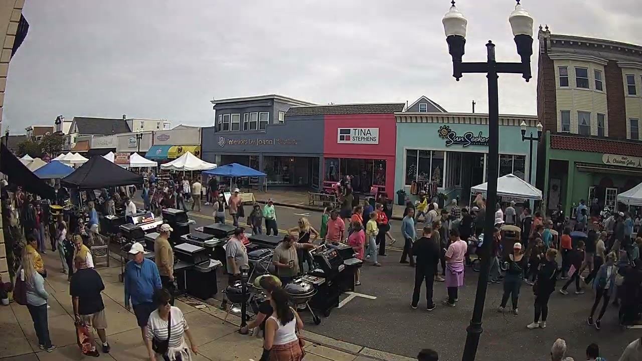 Ocean City, NJ Fall Block Party (10/11/2025) Looking North from 8th Street (Wallace Hardware)