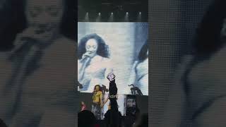 Katseye Mia Manon & Lara Ending Outro Moment Live The Beautiful Chaos Tour Minneapolis, Mn