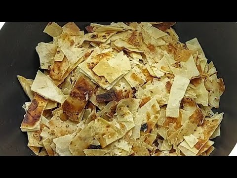 Qizlar yalangoch mushuklarini korsatishadi