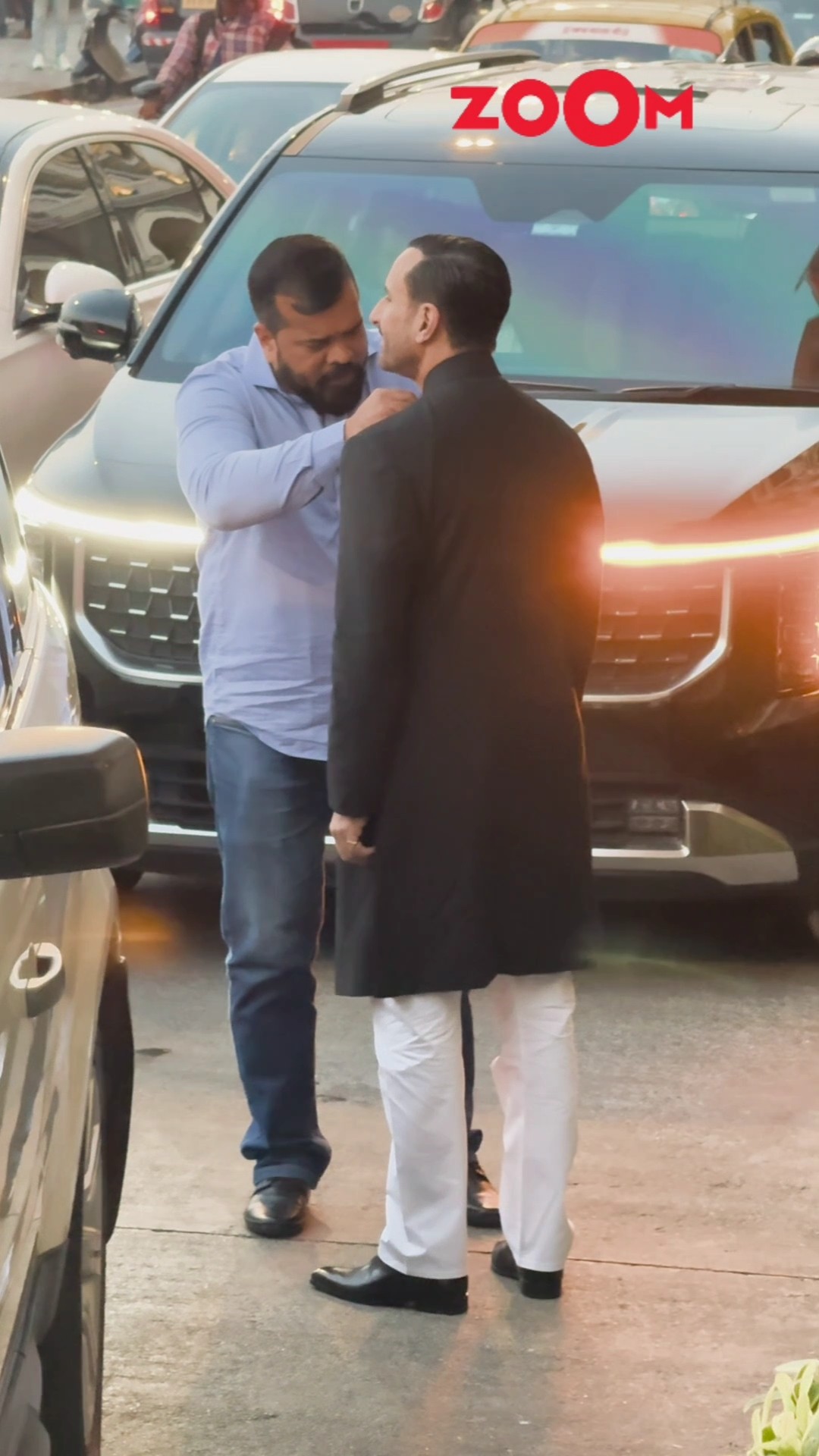 Saif Ali Khan seen FIXING his outfit just before attending Aadar-Alekha's wedding ? #saifalikhan