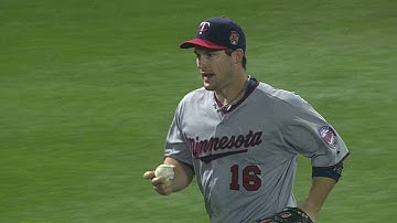 MIN@BOS: Willingham saves a run with a diving catch