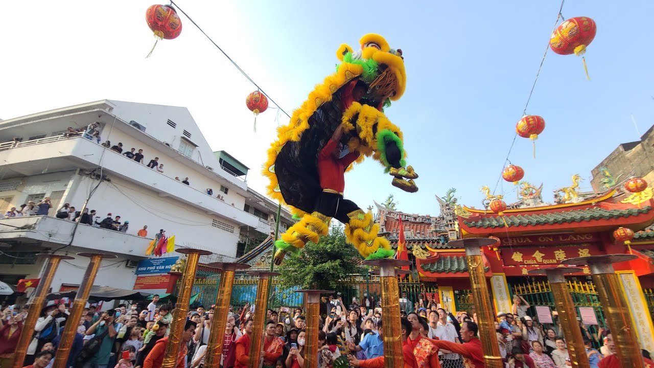 Chiều Mùng 8 Tết, Đoàn Nhơn Nghĩa Đường múa lân ở Chùa Quan Âm - Yun Yee Tong Lion Dance 2026