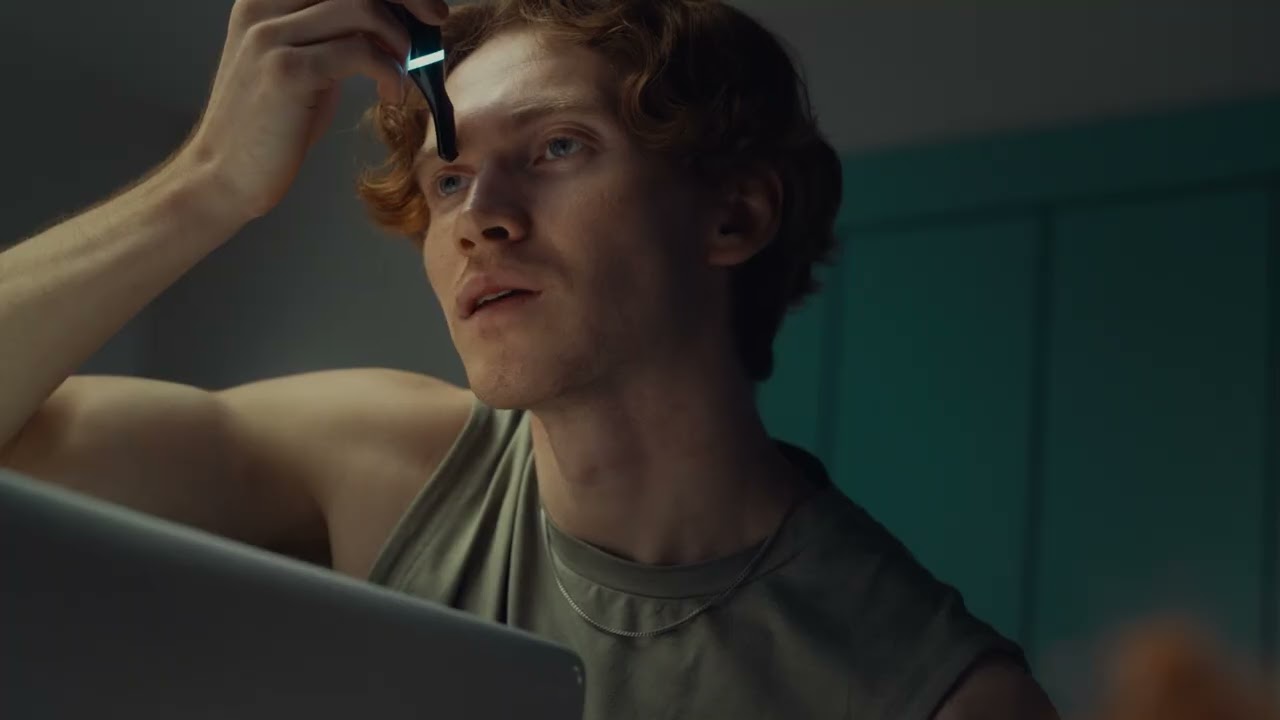 MANSCAPED® представляет "Hair Ballad" (удлиненная версия стрижки)