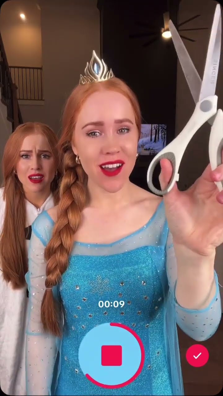 ELSA got a HAIRCUT?? ?? #frozen #letitgo