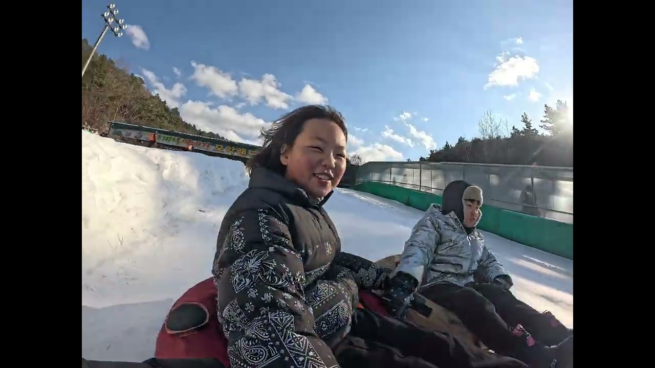 올해 첫 눈썰매장~~~~으로가요//