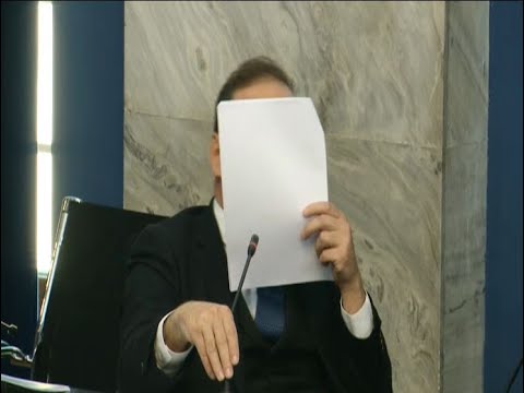 \"მე საერთოდ ნუ მიყურებთ, თუ გინდათ ასე ავიფარებ და ვერ დამინახავთ\" - გოგიჩაიშვილი