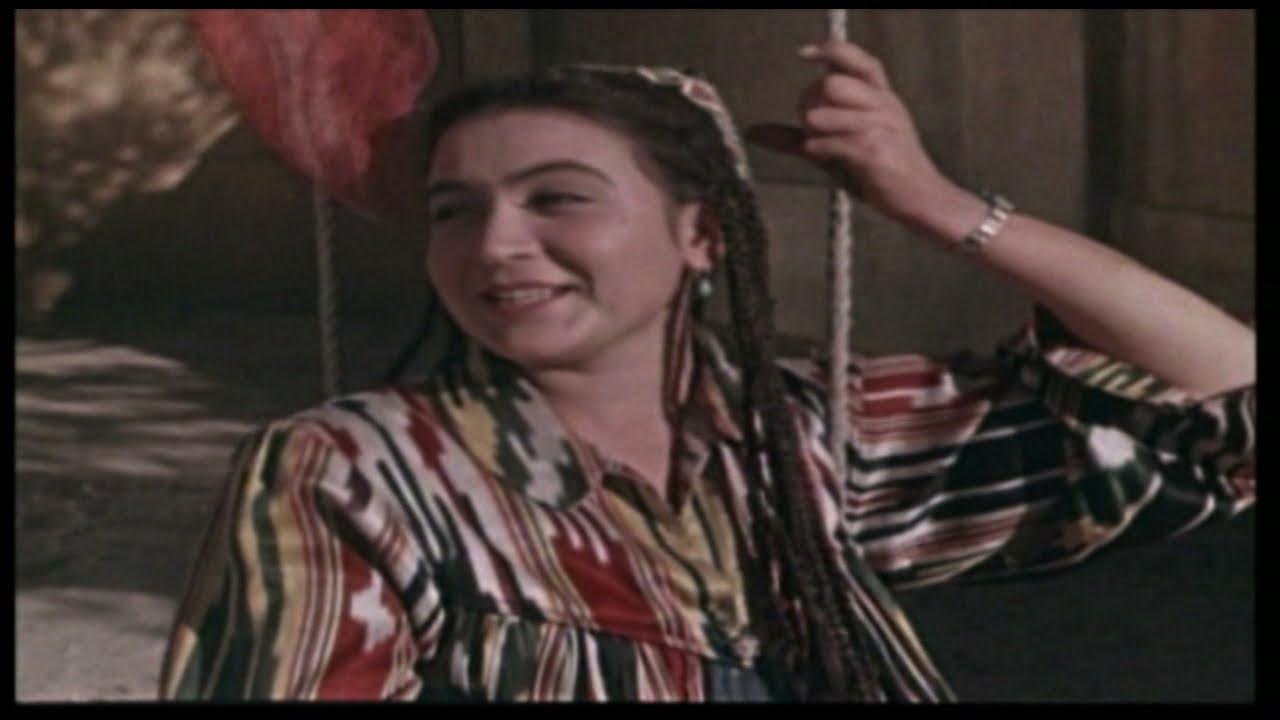 Мен подружкамды моншада жаттықтым. Мен подружкамды моншада жаттықтым.