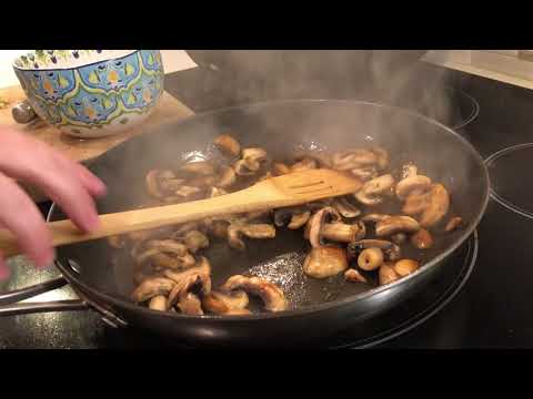 Video: Champignons In Red Wine