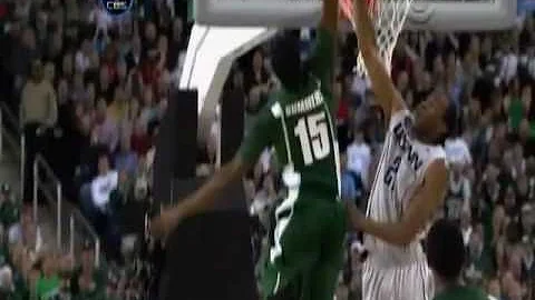 Durrell Summers dunks over Robinson